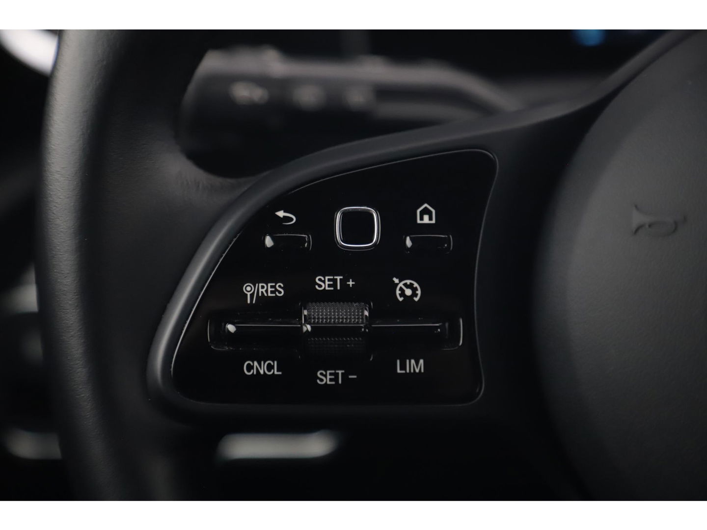 Mercedes-Benz A-Klasse 160 Advantage Widescreen Full LED Sportstoelen Navigatie Camera Clima Cruise Carplay android 17 inch LMV Lane Assist Parkeersensor