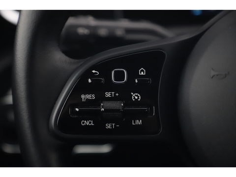 Mercedes-Benz A-Klasse 160 Advantage Widescreen Full LED Sportstoelen Navigatie Camera Clima Cruise Carplay android 17 inch LMV Lane Assist Parkeersensor