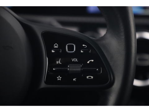Mercedes-Benz A-Klasse 160 Advantage Widescreen Full LED Sportstoelen Navigatie Camera Clima Cruise Carplay android 17 inch LMV Lane Assist Parkeersensor