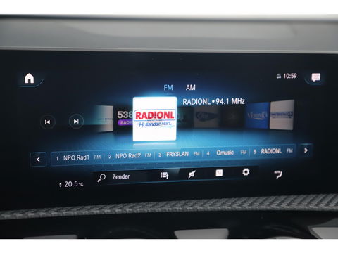 Mercedes-Benz A-Klasse 160 Advantage Widescreen Full LED Sportstoelen Navigatie Camera Clima Cruise Carplay android 17 inch LMV Lane Assist Parkeersensor