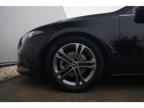 Mercedes-Benz A-Klasse 160 Advantage Widescreen Full LED Sportstoelen Navigatie Camera Clima Cruise Carplay android 17 inch LMV Lane Assist Parkeersensor
