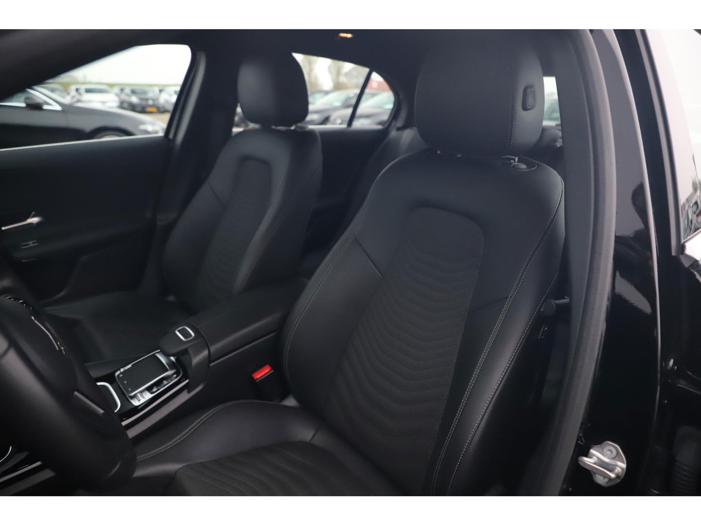 Mercedes-Benz A-Klasse 160 Advantage Widescreen Full LED Sportstoelen Navigatie Camera Clima Cruise Carplay android 17 inch LMV Lane Assist Parkeersensor