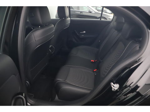 Mercedes-Benz A-Klasse 160 Advantage Widescreen Full LED Sportstoelen Navigatie Camera Clima Cruise Carplay android 17 inch LMV Lane Assist Parkeersensor