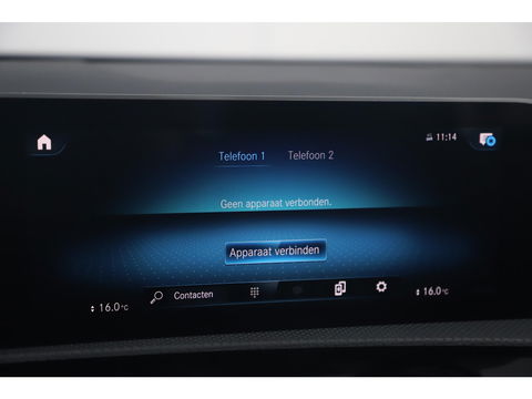 Mercedes-Benz A-Klasse 160 AMG Line Widescreen Full LED Half Leder Sportstoelen Navigatie Camera Clima Lane Assist Cruise Parkeersensors 18 inch AMG LMV