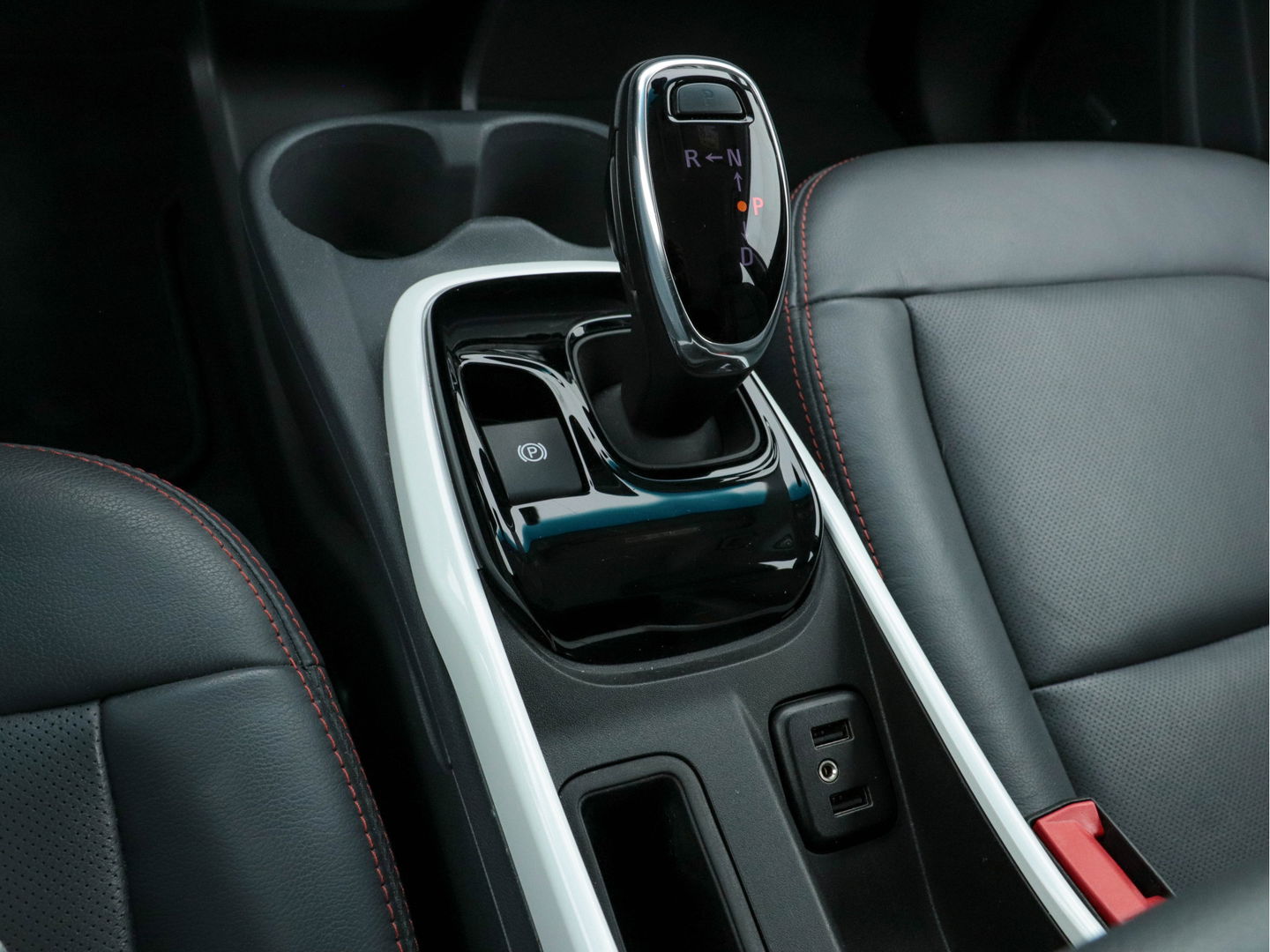 Opel Ampera-E Business Executive 60 kWh (INCL-BTW)  Aut. *LUXURY-LEATHER | BOSE-SOUNDSYSTEM | DIGI-COCKPIT | KEYLESS | CCS-FASTLOADER | FULL-LED | DAB | NAVI-FULLMAP | CRUISE | CARPLAY | LANE-ASSIST | COMFORT-SEATS | 17"ALU*