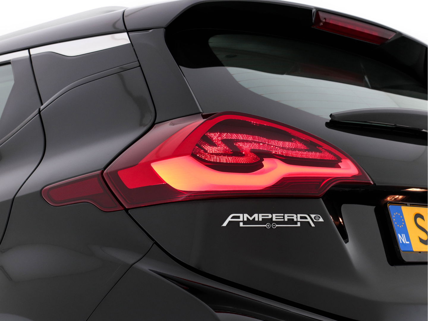 Opel Ampera-E Business Executive 60 kWh (INCL-BTW)  Aut. *LUXURY-LEATHER | BOSE-SOUNDSYSTEM | DIGI-COCKPIT | KEYLESS | CCS-FASTLOADER | FULL-LED | DAB | NAVI-FULLMAP | CRUISE | CARPLAY | LANE-ASSIST | COMFORT-SEATS | 17"ALU*