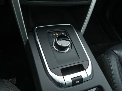 Land Rover Discovery Sport 2.0 TD4 AWD Urban Series SE Dynamic Aut. *PANO | FULL-LEATHER | XENON | CAMERA | NAVI-FULLMAP | MERIDIAN-AUDIO | ECC | PDC | CRUISE | LANE-ASSIST | 19"ALU*