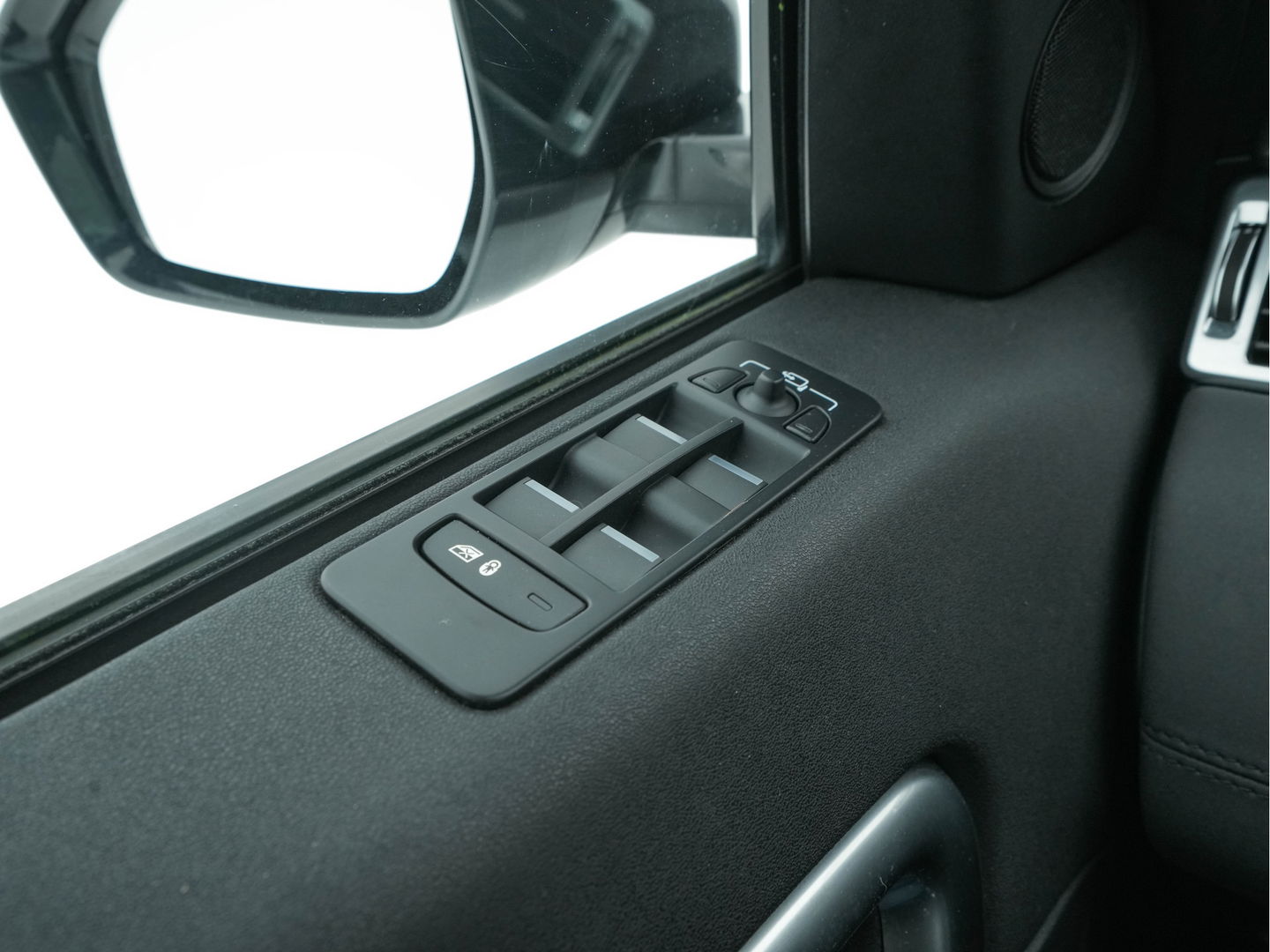 Land Rover Discovery Sport 2.0 TD4 AWD Urban Series SE Dynamic Aut. *PANO | FULL-LEATHER | XENON | CAMERA | NAVI-FULLMAP | MERIDIAN-AUDIO | ECC | PDC | CRUISE | LANE-ASSIST | 19"ALU*
