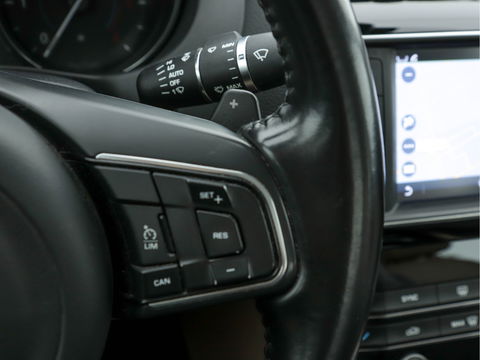 Jaguar XE 2.0 D Portfolio Premium-Business-Pack Aut. *FULL-LEATHER | NAVI-FULLMAP | BI-XENON | CAMERA | ECC | PDC | CRUISE | LANE-ASSIST*