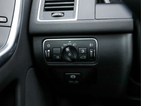 Volvo XC60 2.0 D4 FWD R-Design Business Pack Connect Aut. *NAVI-FULLMAP | LEATHER-ALCANTARA | ECC | PDC | CRUISE*