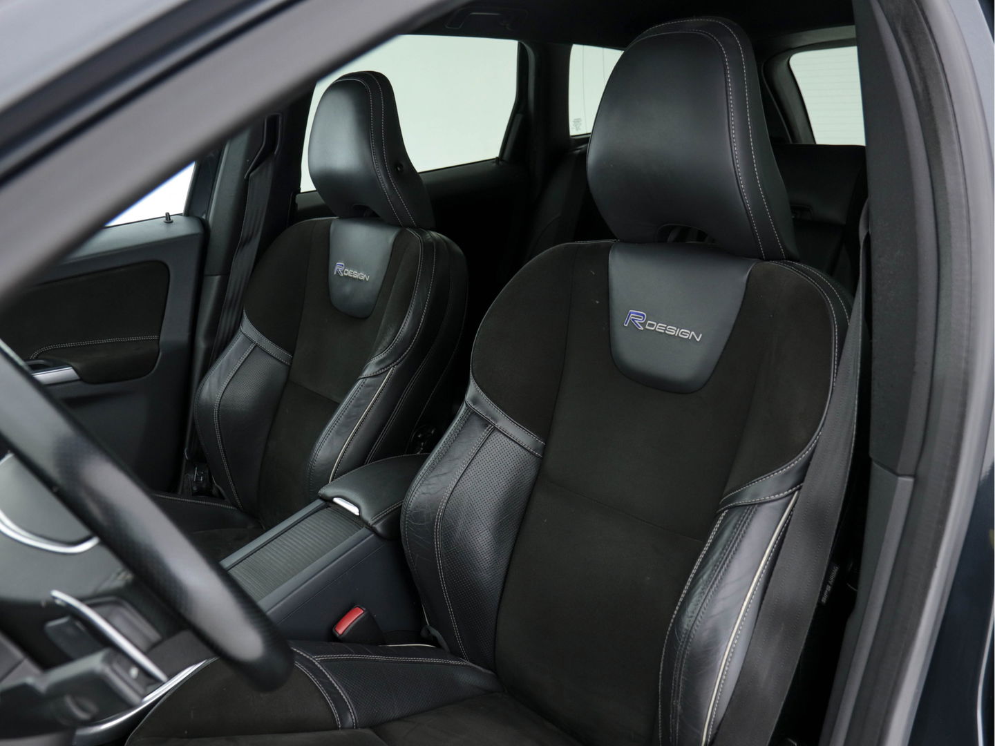 Volvo XC60 2.0 D4 FWD R-Design Business Pack Connect Aut. *NAVI-FULLMAP | LEATHER-ALCANTARA | ECC | PDC | CRUISE*