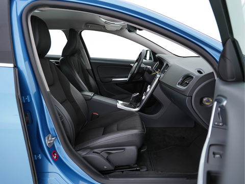 Volvo V60 2.4 D6 AWD Plug-In Hybrid Momentum Aut. *NAVI-FULLMAP | 1/2-LEATHER | ECC | PDC | CRUISE | COMFORT-SEATS | 17"ALU*