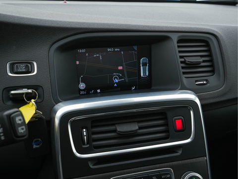 Volvo V60 2.4 D6 AWD Plug-In Hybrid Momentum Aut. *NAVI-FULLMAP | 1/2-LEATHER | ECC | PDC | CRUISE | COMFORT-SEATS | 17"ALU*
