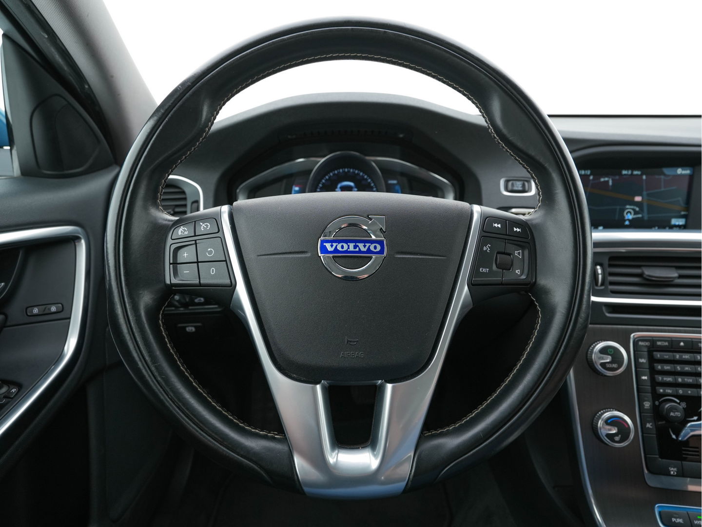 Volvo V60 2.4 D6 AWD Plug-In Hybrid Momentum Aut. *NAVI-FULLMAP | 1/2-LEATHER | ECC | PDC | CRUISE | COMFORT-SEATS | 17"ALU*