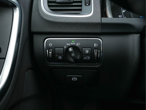 Volvo V60 2.4 D6 AWD Plug-In Hybrid Momentum Aut. *NAVI-FULLMAP | 1/2-LEATHER | ECC | PDC | CRUISE | COMFORT-SEATS | 17"ALU*