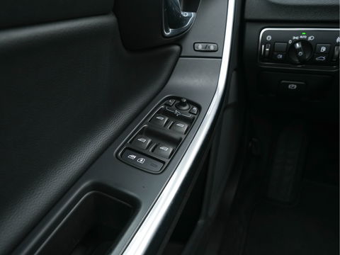 Volvo V60 2.4 D6 AWD Plug-In Hybrid Momentum Aut. *NAVI-FULLMAP | 1/2-LEATHER | ECC | PDC | CRUISE | COMFORT-SEATS | 17"ALU*