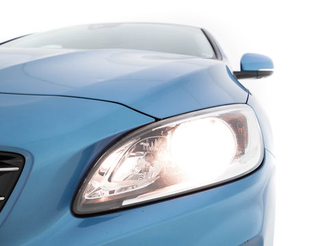 Volvo V60 2.4 D6 AWD Plug-In Hybrid Momentum Aut. *NAVI-FULLMAP | 1/2-LEATHER | ECC | PDC | CRUISE | COMFORT-SEATS | 17"ALU*