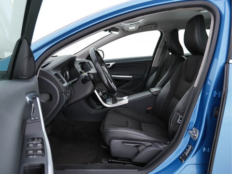 Volvo V60 2.4 D6 AWD Plug-In Hybrid Momentum Aut. *NAVI-FULLMAP | 1/2-LEATHER | ECC | PDC | CRUISE | COMFORT-SEATS | 17"ALU*