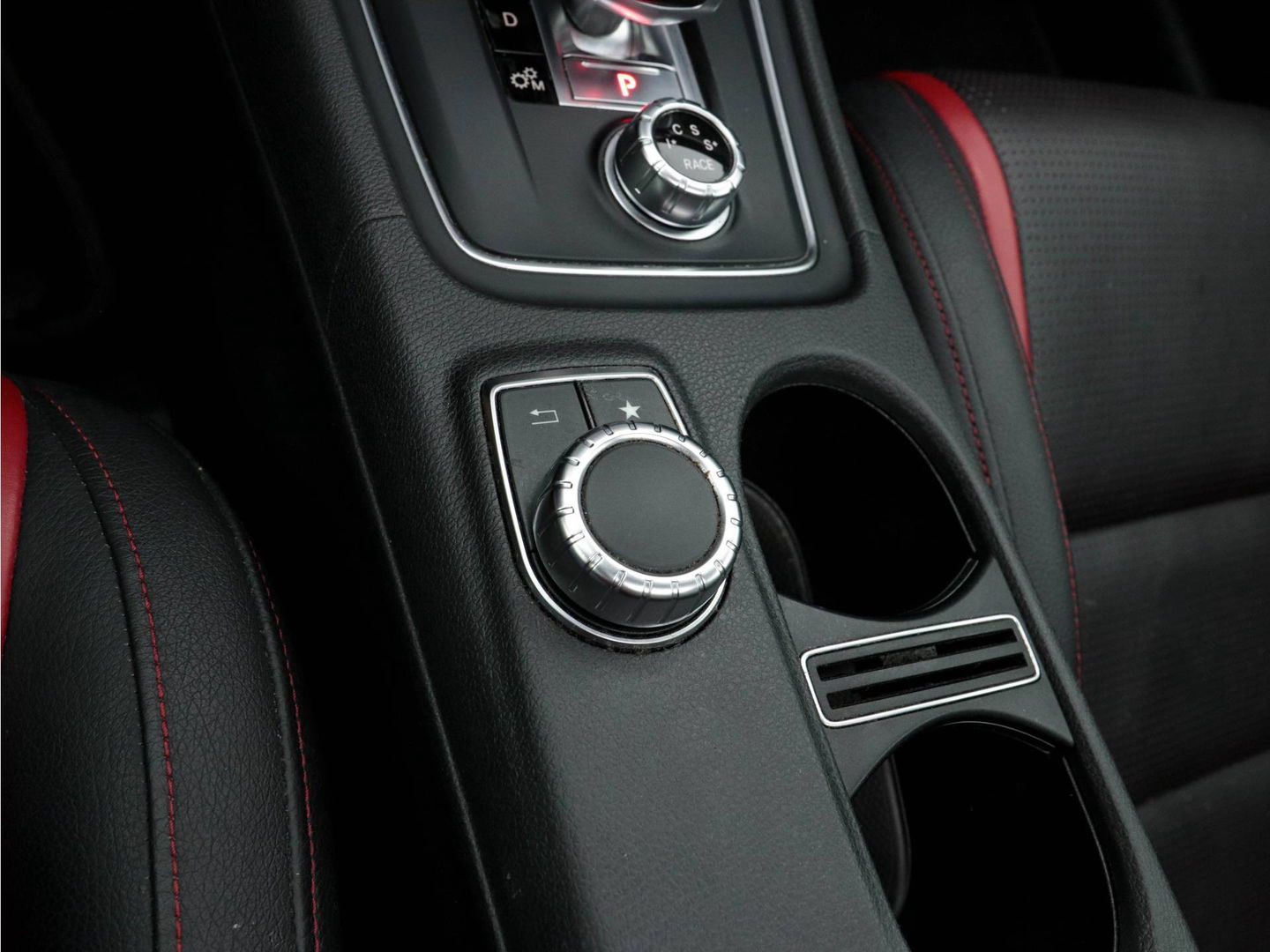 Mercedes-Benz GLA 45 AMG 4 Matic Premium-Plus Aut *PANO | RECARO-NAPPA-LEATHER | KEYLESS | HARMAN/KARDON-AUDIO | FULL-LED | CAMERA | BLIND-SPOT | ECC | PDC | CRUISE | MEMORY | SPORT-SEATS | AMBIENTE-LIGHT*