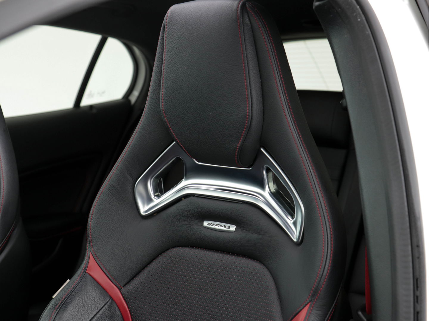 Mercedes-Benz GLA 45 AMG 4 Matic Premium-Plus Aut *PANO | RECARO-NAPPA-LEATHER | KEYLESS | HARMAN/KARDON-AUDIO | FULL-LED | CAMERA | BLIND-SPOT | ECC | PDC | CRUISE | MEMORY | SPORT-SEATS | AMBIENTE-LIGHT*