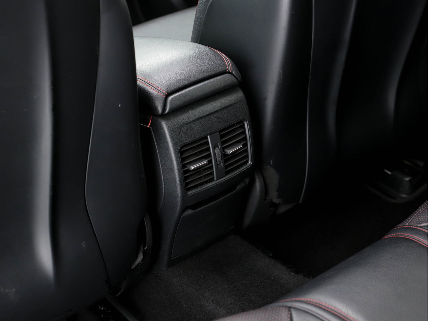Mercedes-Benz GLA 45 AMG 4 Matic Premium-Plus Aut *PANO | RECARO-NAPPA-LEATHER | KEYLESS | HARMAN/KARDON-AUDIO | FULL-LED | CAMERA | BLIND-SPOT | ECC | PDC | CRUISE | MEMORY | SPORT-SEATS | AMBIENTE-LIGHT*