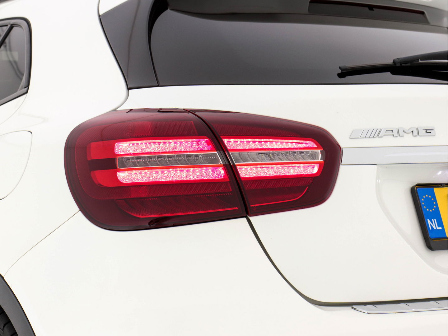 Mercedes-Benz GLA 45 AMG 4 Matic Premium-Plus Aut *PANO | RECARO-NAPPA-LEATHER | KEYLESS | HARMAN/KARDON-AUDIO | FULL-LED | CAMERA | BLIND-SPOT | ECC | PDC | CRUISE | MEMORY | SPORT-SEATS | AMBIENTE-LIGHT*