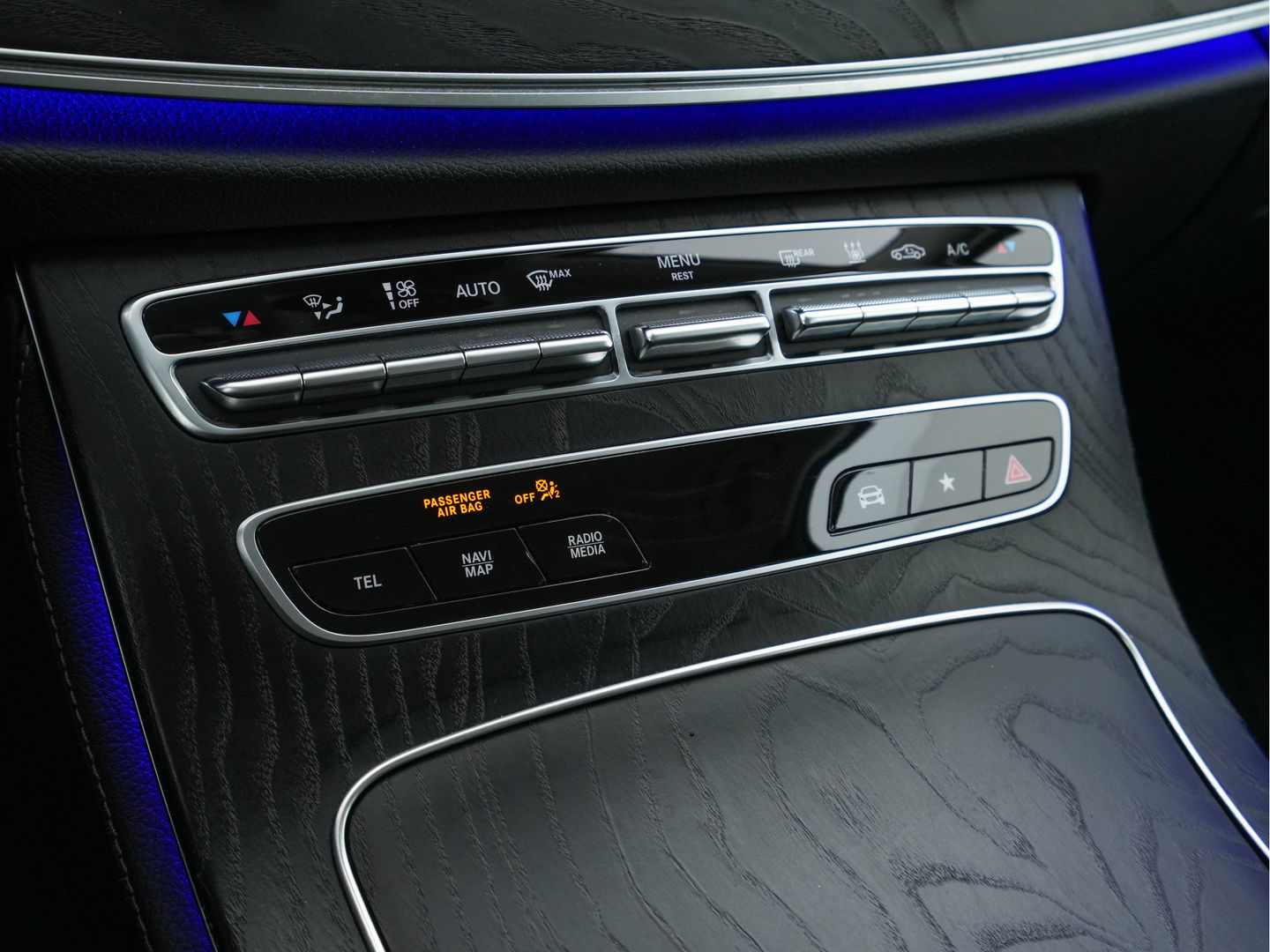 Mercedes-Benz E-Klasse Estate 300 de Business Solution Luxury Aut. *DIGI-COCKPIT | MULTIBEAM-LED | NAPPA-FULL-LEATHER | SURROUND-VIEW | KEYLESS | DAB | NAVI-FULLMAP | CRUISE | AMBIENT-LIGHT | SPORT-SEATS | 18"ALU*