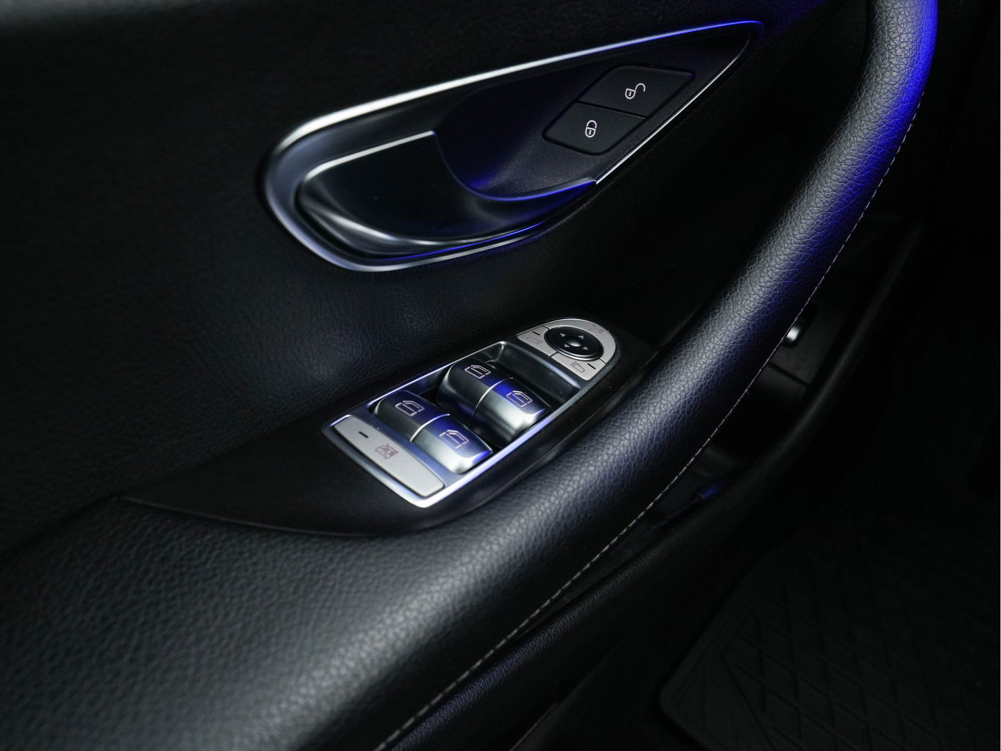 Mercedes-Benz E-Klasse Estate 300 de Business Solution Luxury Aut. *DIGI-COCKPIT | MULTIBEAM-LED | NAPPA-FULL-LEATHER | SURROUND-VIEW | KEYLESS | DAB | NAVI-FULLMAP | CRUISE | AMBIENT-LIGHT | SPORT-SEATS | 18"ALU*