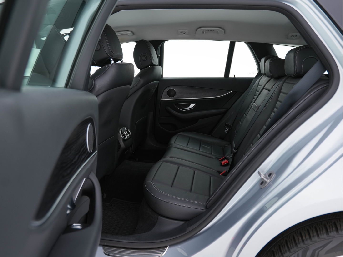 Mercedes-Benz E-Klasse Estate 300 de Business Solution Luxury Aut. *DIGI-COCKPIT | MULTIBEAM-LED | NAPPA-FULL-LEATHER | SURROUND-VIEW | KEYLESS | DAB | NAVI-FULLMAP | CRUISE | AMBIENT-LIGHT | SPORT-SEATS | 18"ALU*