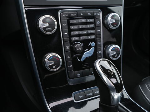 Volvo V60 2.4 D6 AWD Twin Engine Momentum Aut. *PANO | NAVI-FULLMAP | NAPPA-FULL-LEATHER | BI-XENON | CAMERA |  ECC | PDC | CRUISE | SPORT-SEATS | 18"ALU*
