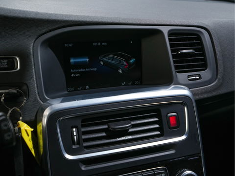 Volvo V60 2.4 D6 AWD Twin Engine Momentum Aut. *PANO | NAVI-FULLMAP | NAPPA-FULL-LEATHER | BI-XENON | CAMERA |  ECC | PDC | CRUISE | SPORT-SEATS | 18"ALU*