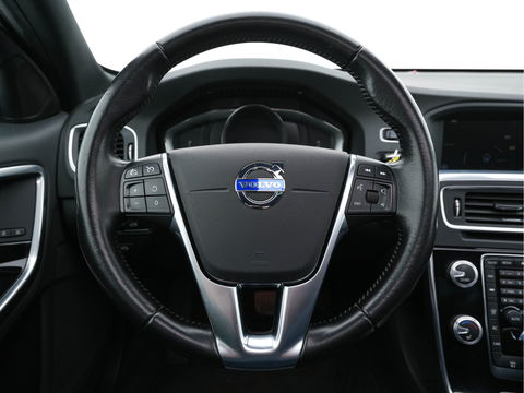 Volvo V60 2.4 D6 AWD Twin Engine Momentum Aut. *PANO | NAVI-FULLMAP | NAPPA-FULL-LEATHER | BI-XENON | CAMERA |  ECC | PDC | CRUISE | SPORT-SEATS | 18"ALU*