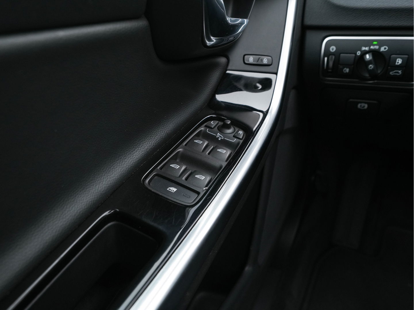Volvo V60 2.4 D6 AWD Twin Engine Momentum Aut. *PANO | NAVI-FULLMAP | NAPPA-FULL-LEATHER | BI-XENON | CAMERA |  ECC | PDC | CRUISE | SPORT-SEATS | 18"ALU*