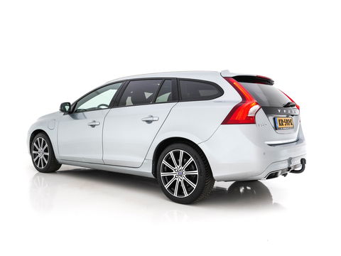 Volvo V60 2.4 D6 AWD Twin Engine Momentum Aut. *PANO | NAVI-FULLMAP | NAPPA-FULL-LEATHER | BI-XENON | CAMERA |  ECC | PDC | CRUISE | SPORT-SEATS | 18"ALU*