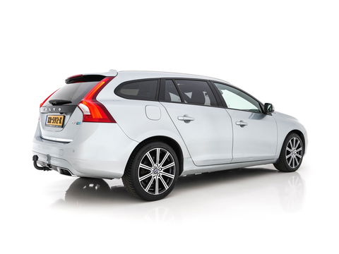 Volvo V60 2.4 D6 AWD Twin Engine Momentum Aut. *PANO | NAVI-FULLMAP | NAPPA-FULL-LEATHER | BI-XENON | CAMERA |  ECC | PDC | CRUISE | SPORT-SEATS | 18"ALU*