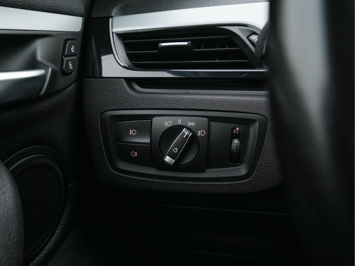 BMW X1 sDrive16d Centennial High Executive *DAKOTA-FULL-LEATHER | NAVI-FULLMAP | HIFI-SOUND | FULL-LED | HUD | DAB | ECC | PDC | CRUISE | COMFORT-SEATS | 17"ALU*