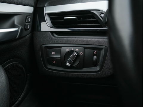 BMW X1 sDrive16d Centennial High Executive *DAKOTA-FULL-LEATHER | NAVI-FULLMAP | HIFI-SOUND | FULL-LED | HUD | DAB | ECC | PDC | CRUISE | COMFORT-SEATS | 17"ALU*