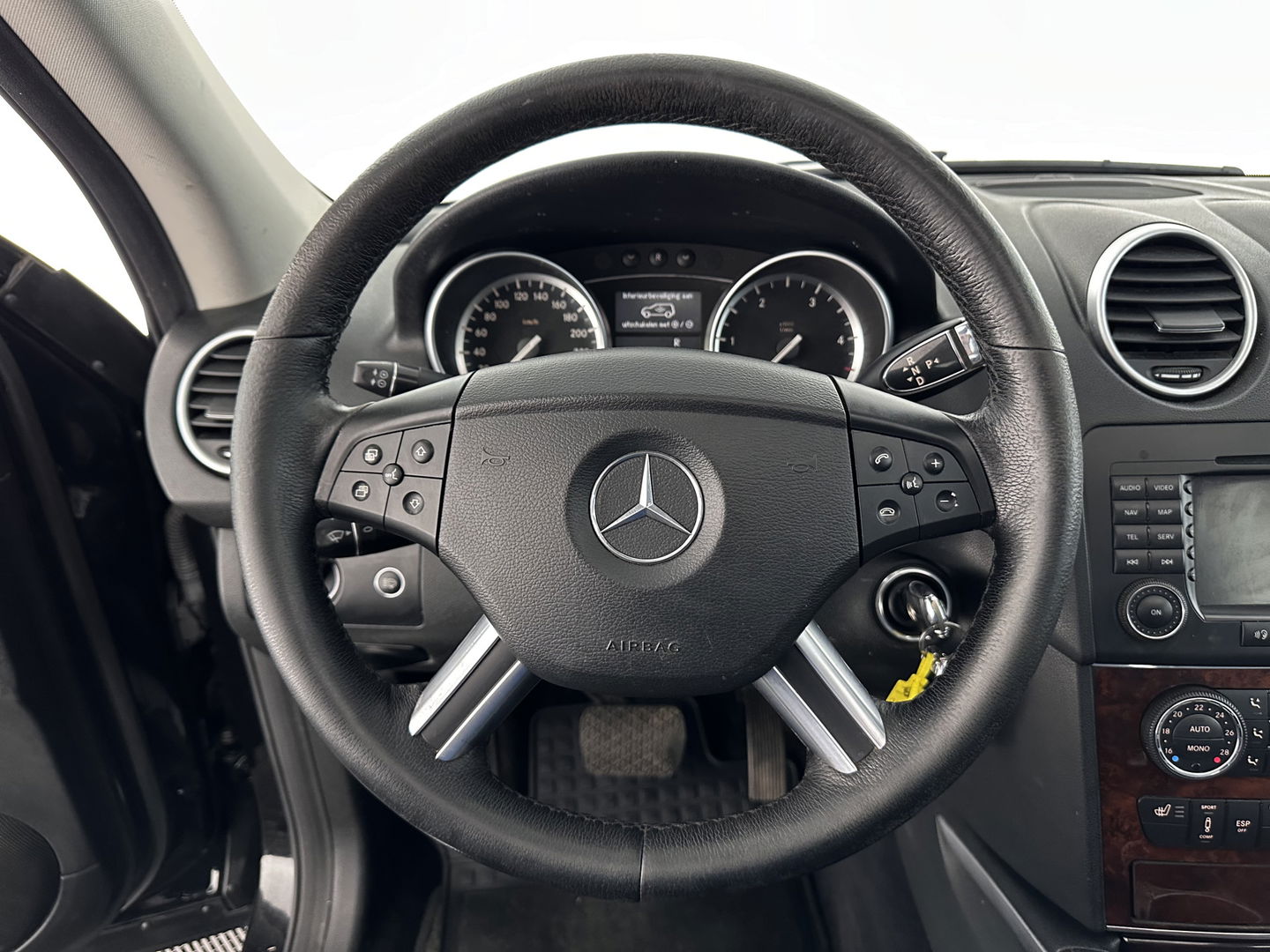 Mercedes-Benz M-Klasse ML 420 CDI (GEARBOX DEFECT) 4 Motion Sport-Pack Aut. *PANO | LUXURY-LEATHER | BI-XENON | NAVI-FULLMAP | KEYLESS | AIRMATIC | CAMERA | TOWBAR | CRUISE | HARMAN/KARDON-AUDIO| MEMORY-PACK | HEATED-COMFORT-SEATS | 19"ALU*