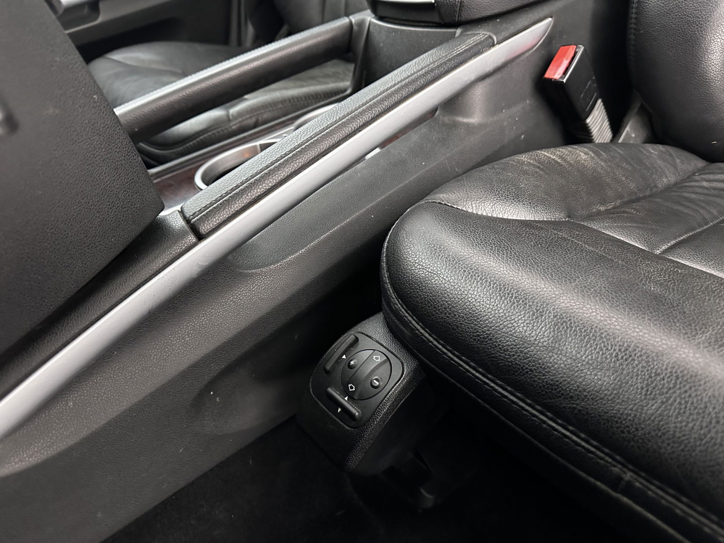 Mercedes-Benz M-Klasse ML 420 CDI (GEARBOX DEFECT) 4 Motion Sport-Pack Aut. *PANO | LUXURY-LEATHER | BI-XENON | NAVI-FULLMAP | KEYLESS | AIRMATIC | CAMERA | TOWBAR | CRUISE | HARMAN/KARDON-AUDIO| MEMORY-PACK | HEATED-COMFORT-SEATS | 19"ALU*