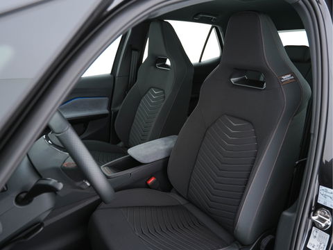 CUPRA Born Adrenaline 62 kWh [ 3-Fase ] (INCL-BTW) *HEAT-PUMP | ADAPTIVE-CRUISE | FULL-LED | MICROFIBRE | SURROUND-VIEW | BLIND-SPOT | KEYLESS | NAVI-FULLMAP | ECC | PDC | DIGI-COCKPIT |  APP-CONNECT | SPORT-SEATS | 19"ALU*