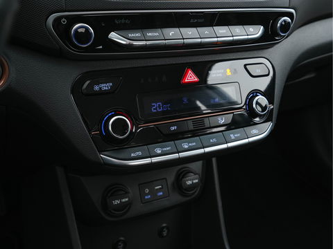 Hyundai IONIQ Comfort EV Aut. *FULL-LEATHER | FULL-LED | INFINITY-AUDIO | NAVI-FULLMAP | CAMERA | LANE-ASSIST | ADAPTIVE-CRUISE | COMFORT-SEATS | 16"ALU*