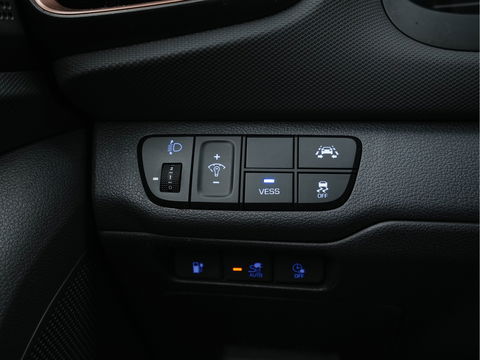Hyundai IONIQ Comfort EV Aut. *FULL-LEATHER | FULL-LED | INFINITY-AUDIO | NAVI-FULLMAP | CAMERA | LANE-ASSIST | ADAPTIVE-CRUISE | COMFORT-SEATS | 16"ALU*