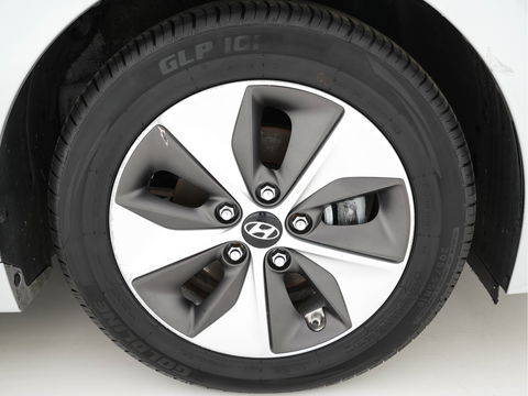 Hyundai IONIQ Comfort EV Aut. *FULL-LEATHER | FULL-LED | INFINITY-AUDIO | NAVI-FULLMAP | CAMERA | LANE-ASSIST | ADAPTIVE-CRUISE | COMFORT-SEATS | 16"ALU*