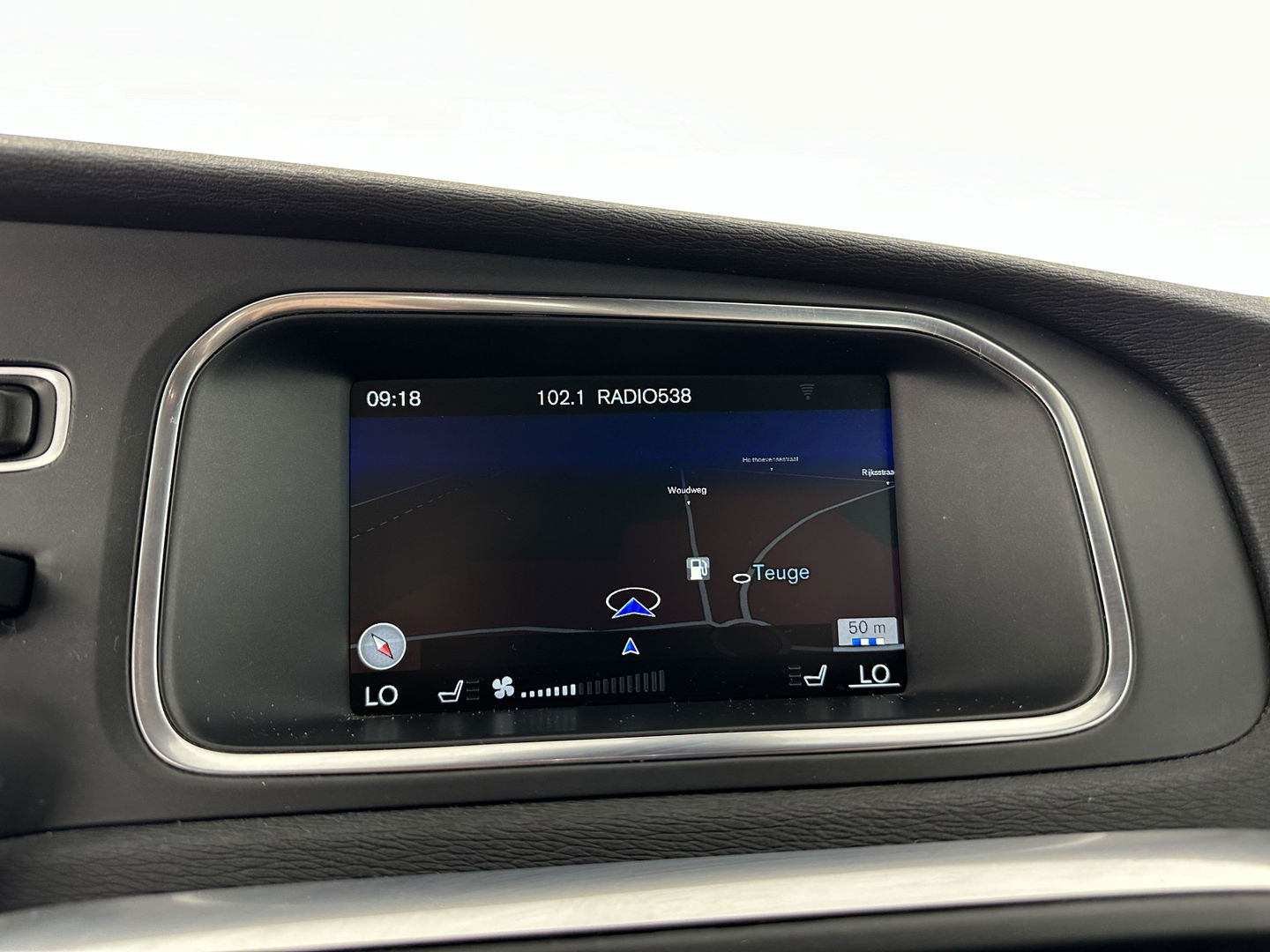 Volvo V40 2.0 D2 R-Design-Pack Business *XENON | LEATHER -ALCANTARA | NAVI-FULLMAP | ECC | PDC | SPORT-SEATS | 16"ALU*