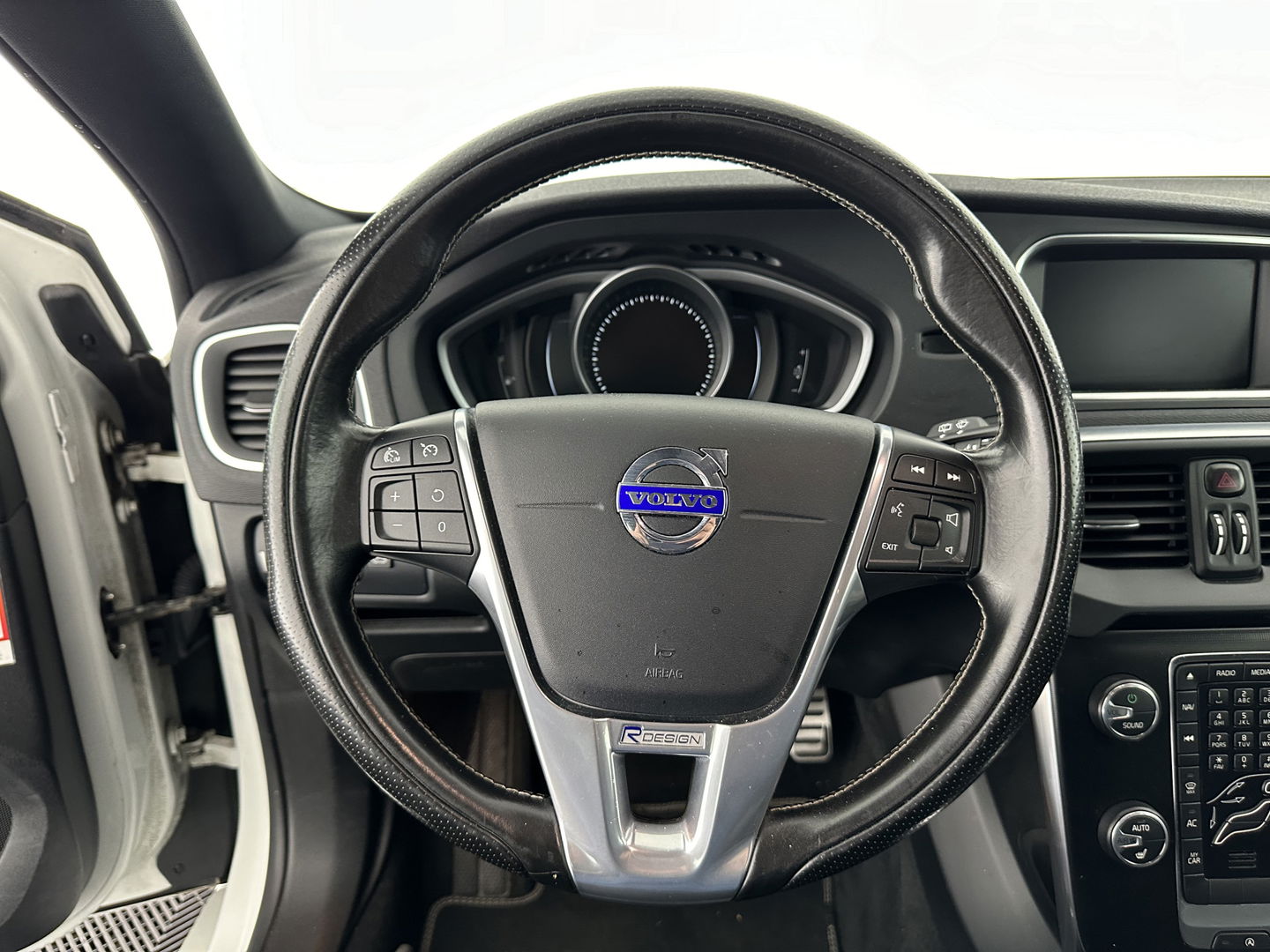 Volvo V40 2.0 D2 R-Design-Pack Business *XENON | LEATHER -ALCANTARA | NAVI-FULLMAP | ECC | PDC | SPORT-SEATS | 16"ALU*