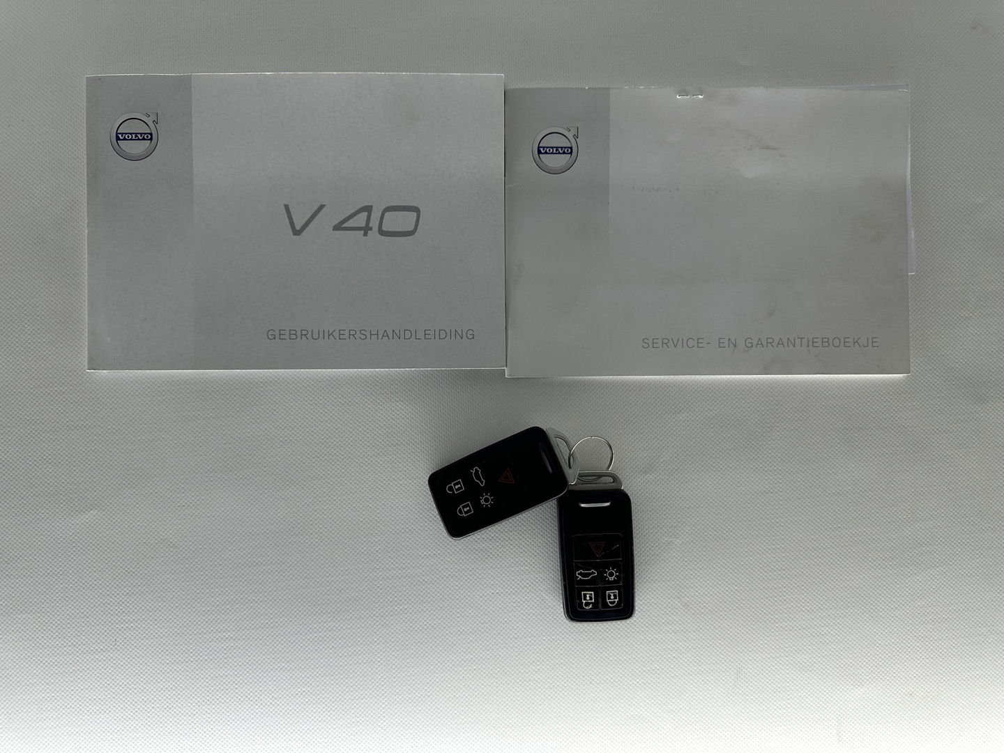 Volvo V40 2.0 D2 R-Design-Pack Business *XENON | LEATHER -ALCANTARA | NAVI-FULLMAP | ECC | PDC | SPORT-SEATS | 16"ALU*