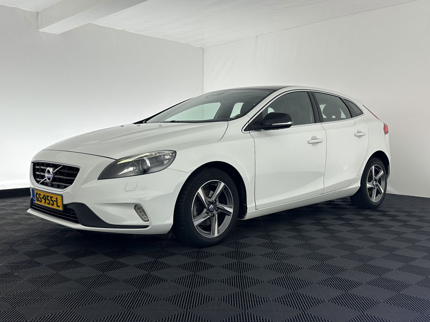 Volvo V40 2.0 D2 R-Design-Pack Business *XENON | LEATHER -ALCANTARA | NAVI-FULLMAP | ECC | PDC | SPORT-SEATS | 16"ALU*