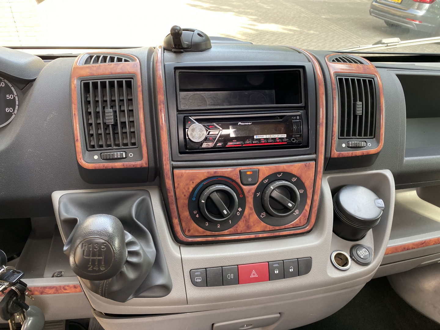Pilote P730XLC Fiat Queensbed*1.90x1.40* *AIRCO | CAMERA | PANO | QUEENSBED | AUDIO | TV | WC | DOUCHE | LUIFEL*