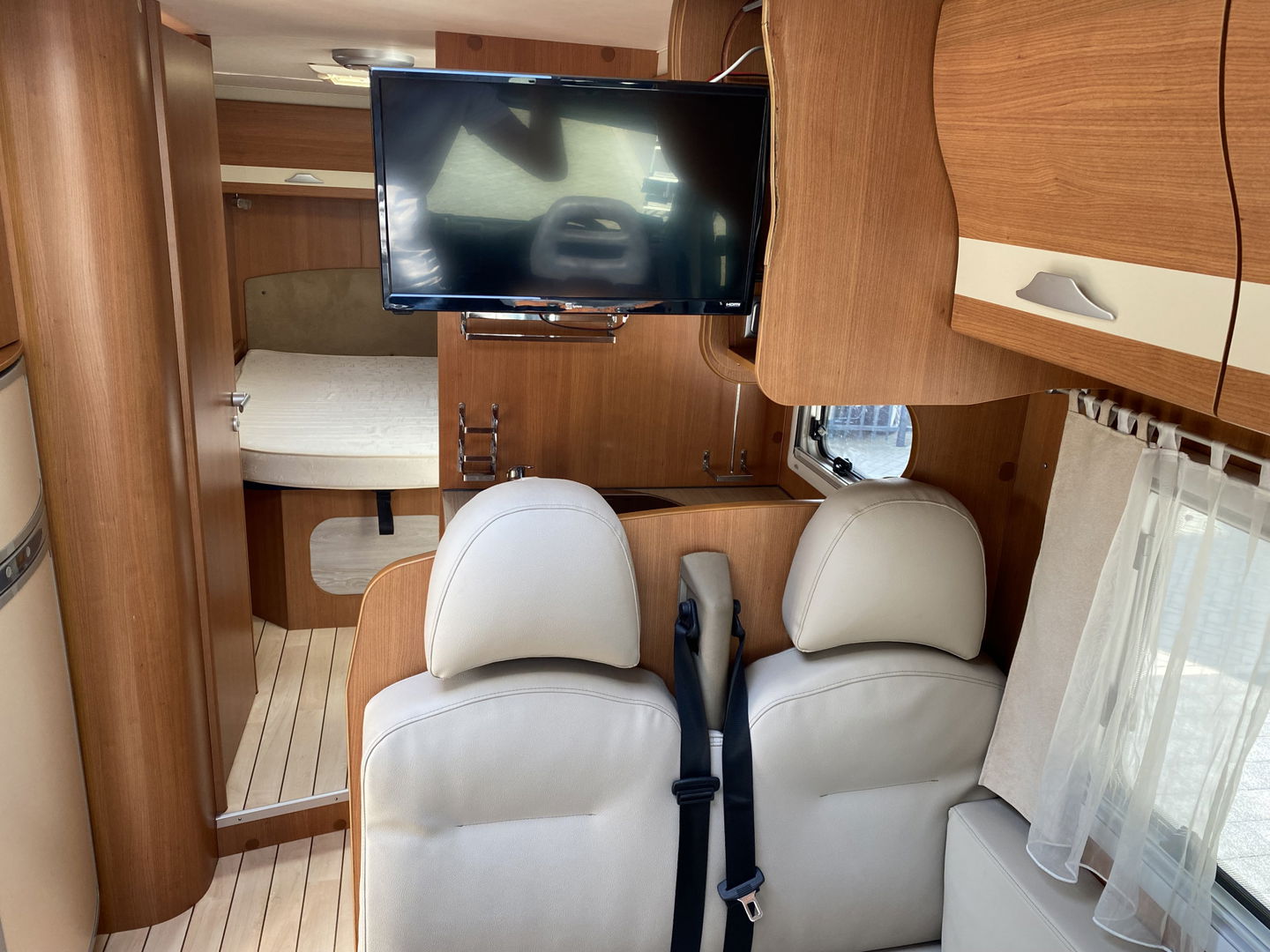Pilote P730XLC Fiat Queensbed*1.90x1.40* *AIRCO | CAMERA | PANO | QUEENSBED | AUDIO | TV | WC | DOUCHE | LUIFEL*