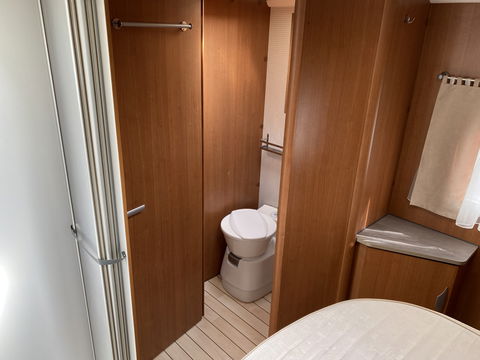 Pilote P730XLC Fiat Queensbed*1.90x1.40* *AIRCO | CAMERA | PANO | QUEENSBED | AUDIO | TV | WC | DOUCHE | LUIFEL*